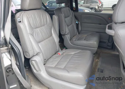 2009 Honda Odyssey Touring z USA, uszkodzony, nr VIN 5FNRL389X9B039650